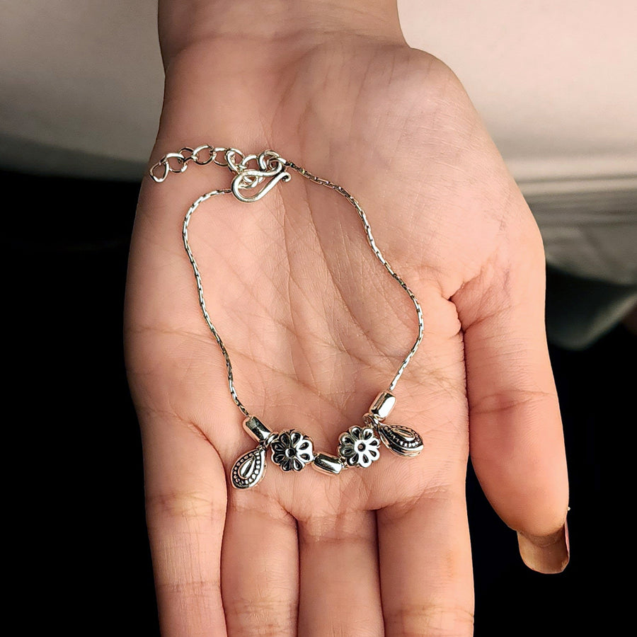 Chain Style Flower Charm Water Drop Hanging Motif Silver Bracelet